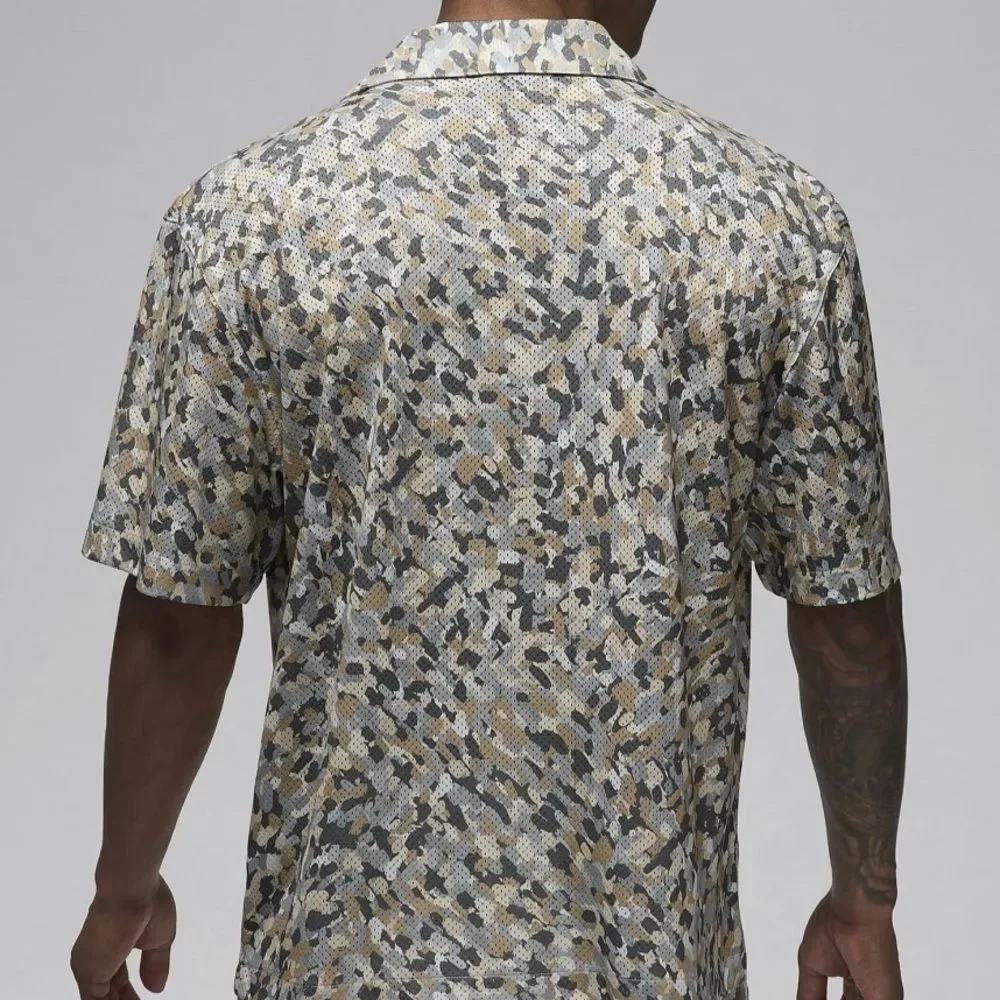 NWT Jordan Essentials Men’s Poolside Shirt M